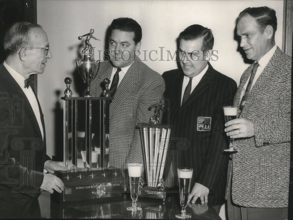 1959 Press Photo bowling officials with championship trophies at Milshore Bowl- Historic Images