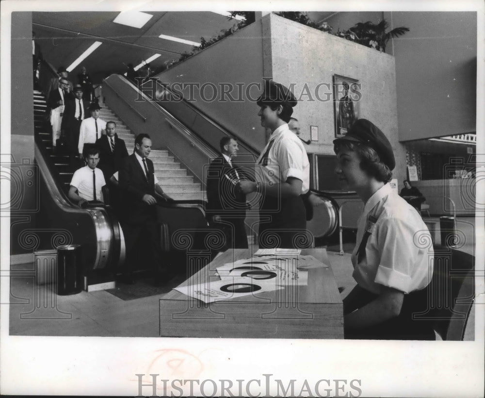 1966 Press Photo Travelers at Mitchell Field greeted by Norgal and Kocourek