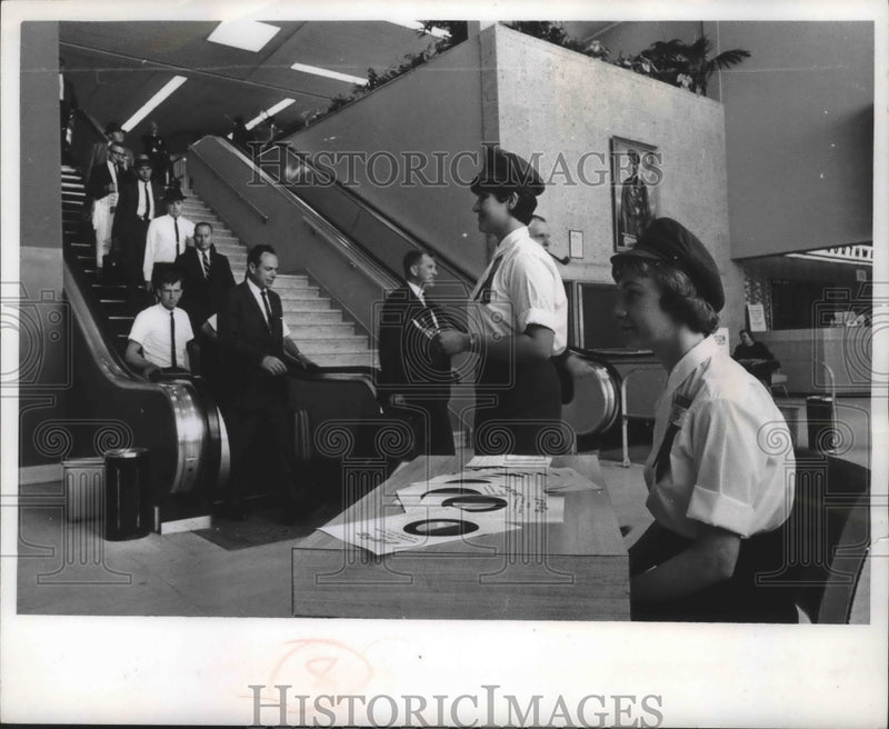 Load image into Gallery viewer, 1966 Press Photo Travelers at Mitchell Field greeted by Norgal and Kocourek
