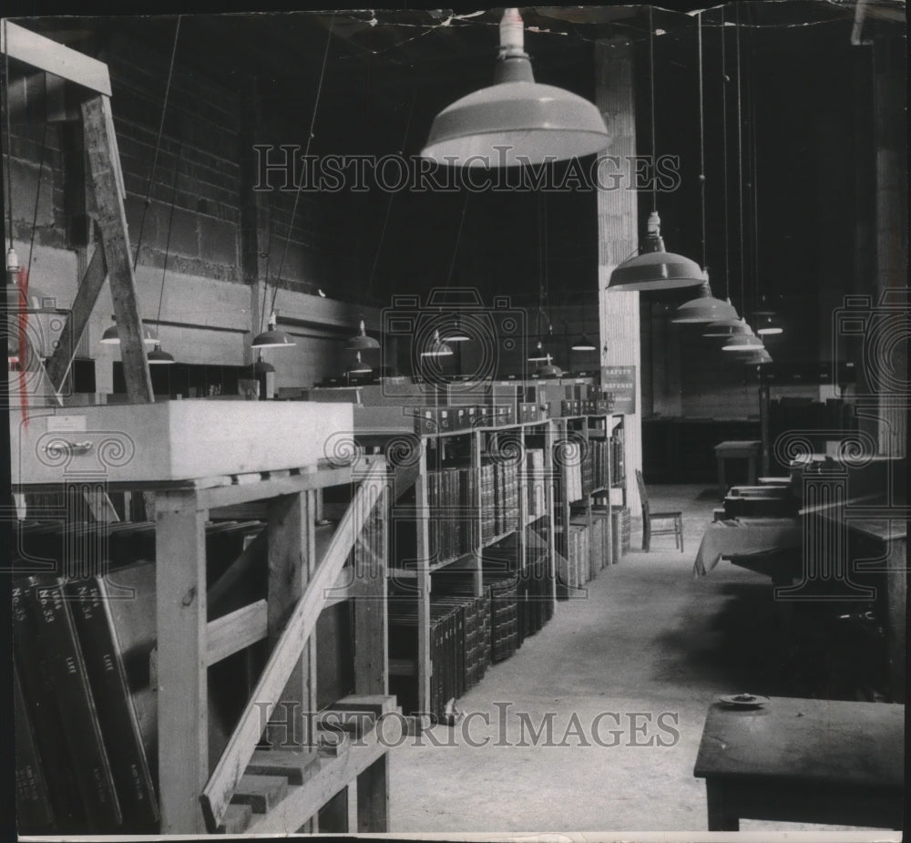 1957 Press Photo county treasurer&#39;s records in Milwaukee courthouse interior- Historic Images