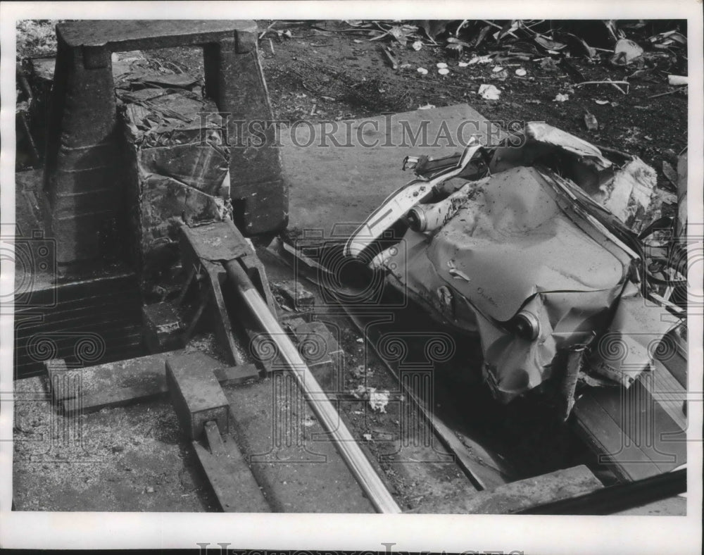 1970 Press Photo a car from underground compressor at Miller Compressing Co.- Historic Images