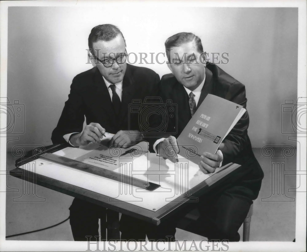 1966 Press Photo Journal employees, Newell Meyer and Warren Engstrom.- Historic Images