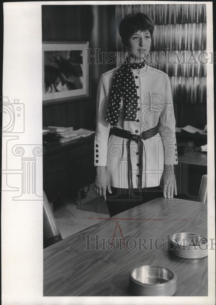 1971 Press Photo Del Chemical's Diane Radecki, Executive VP and GM - mjb41878