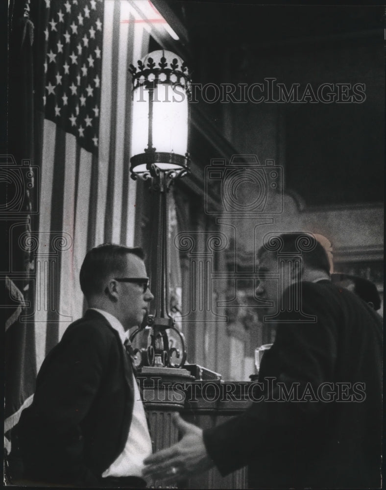 Load image into Gallery viewer, 1970 Press Photo Council Chairman, John W. Hopkins, at Milwaukee Common Council
