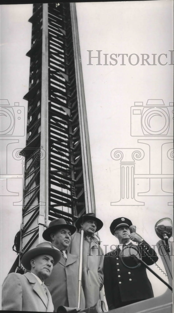 Load image into Gallery viewer, 1954 Press Photo Milwaukee Fire Department turns ladder into a radio tower
