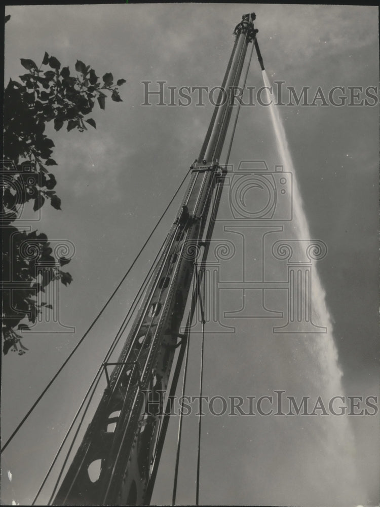 1950 Press Photo A 55-foot water tower from the 19th century used in Milwaukee