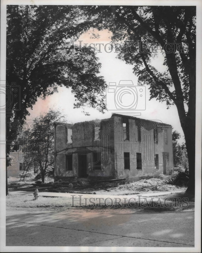 1956 Press Photo Grout house in Milton, Wisconsin is being razed. - mjb42232
