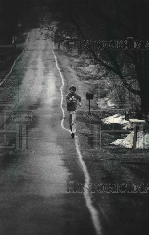 Load image into Gallery viewer, 1965 Press Photo Race Walker Tom McMillan during a training walk in Milwaukee
