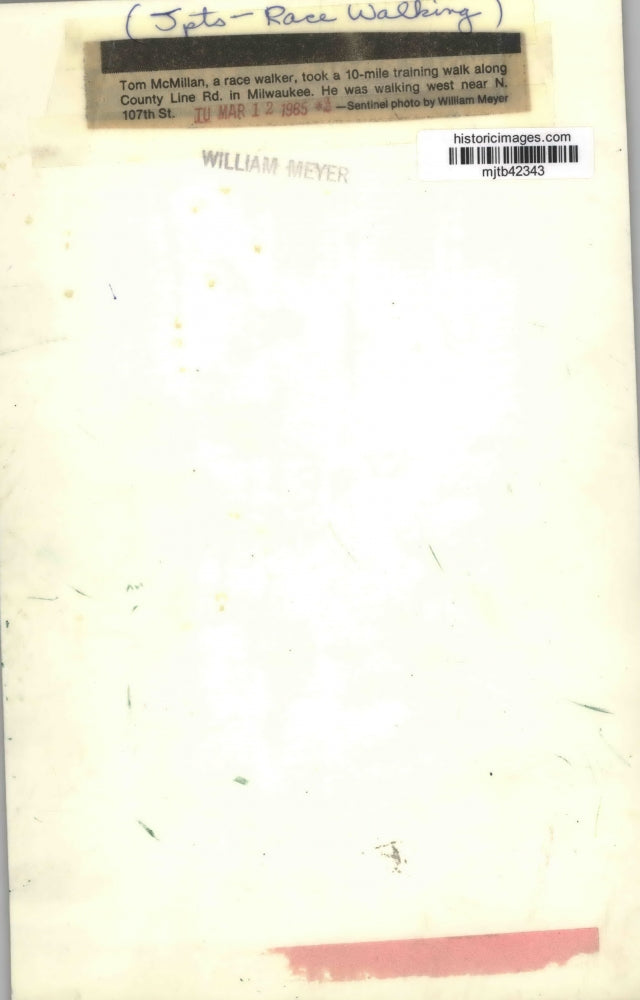 1965 Press Photo Race Walker Tom McMillan during a training walk in Milwaukee