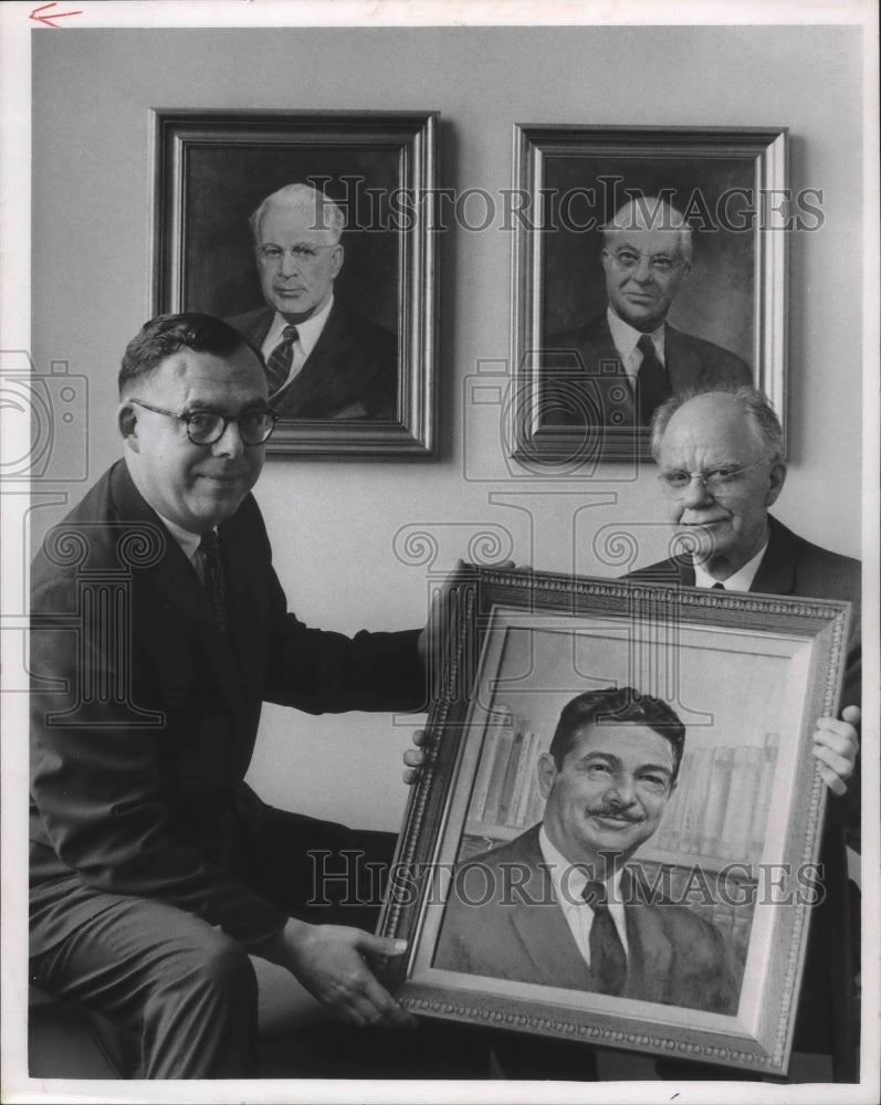 1967 Press Photo Artist Einar Quist and Dick Leonard with Lindsay Hoben portrait- Historic Images