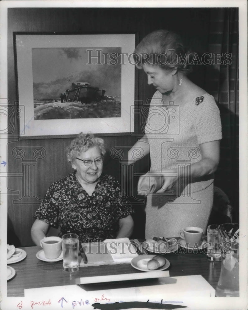 1966 Press Photo Evie Rank and June Kamine, at anniversary dinner for Evie.- Historic Images