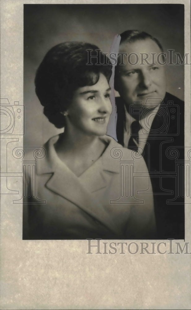 Load image into Gallery viewer, 1965 Press Photo Nellie Gurrath and husband, Waukesha - mjb42467
