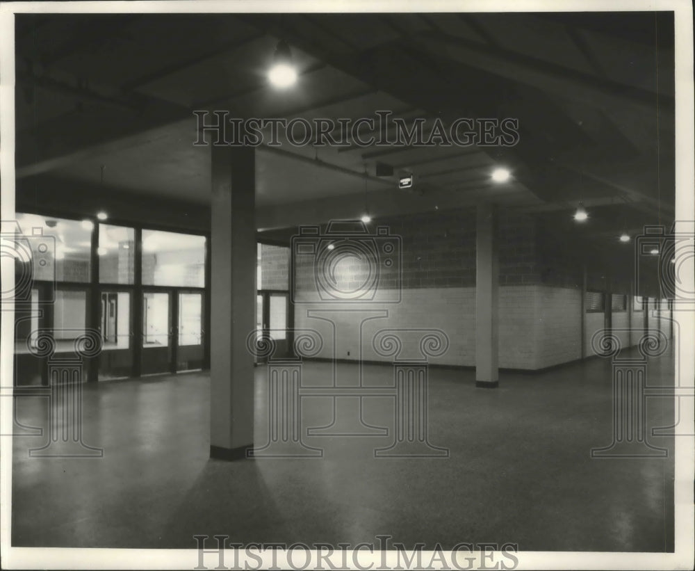 1950 Press Photo Entrance & hallway of Milwaukee Auditorium Sports Arena