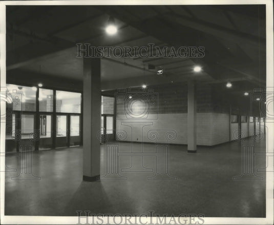 1950 Press Photo Entrance & hallway of Milwaukee Auditorium Sports Arena