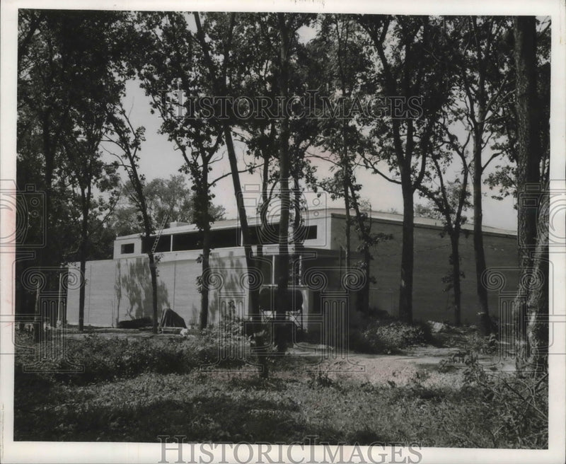 Load image into Gallery viewer, 1960 Press Photo Milton College physical education center building. - mjb42964
