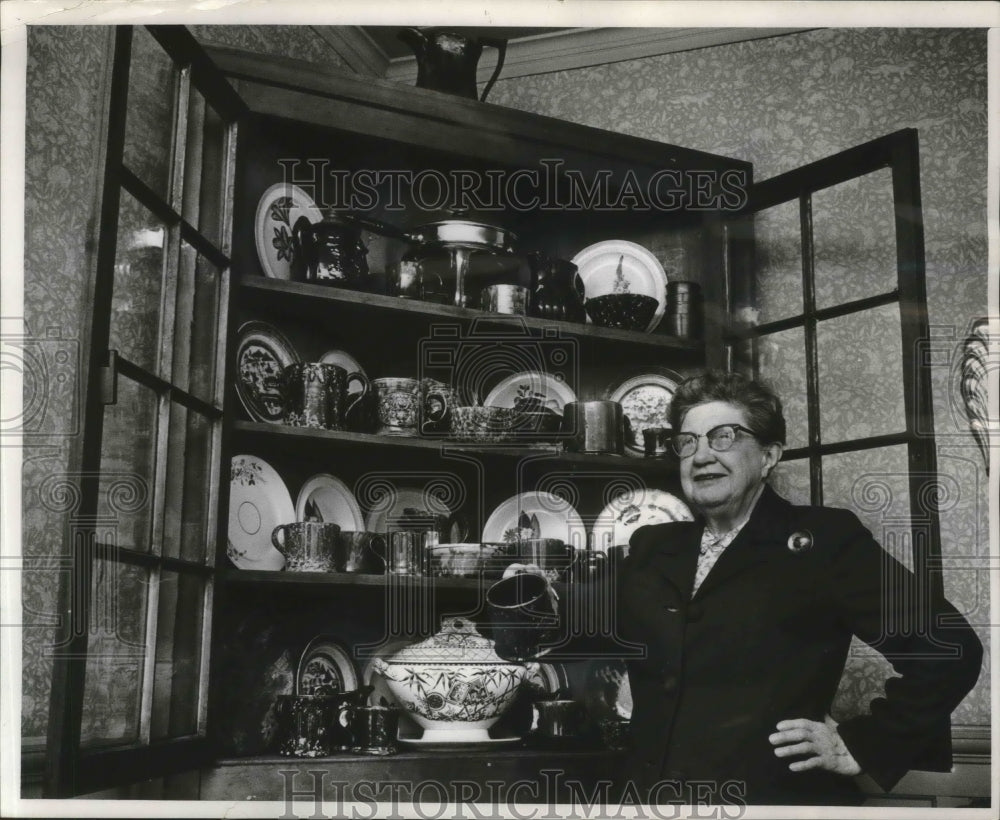 1965 Press Photo Louise Root poses with her Brownware collection. Milwaukee- Historic Images