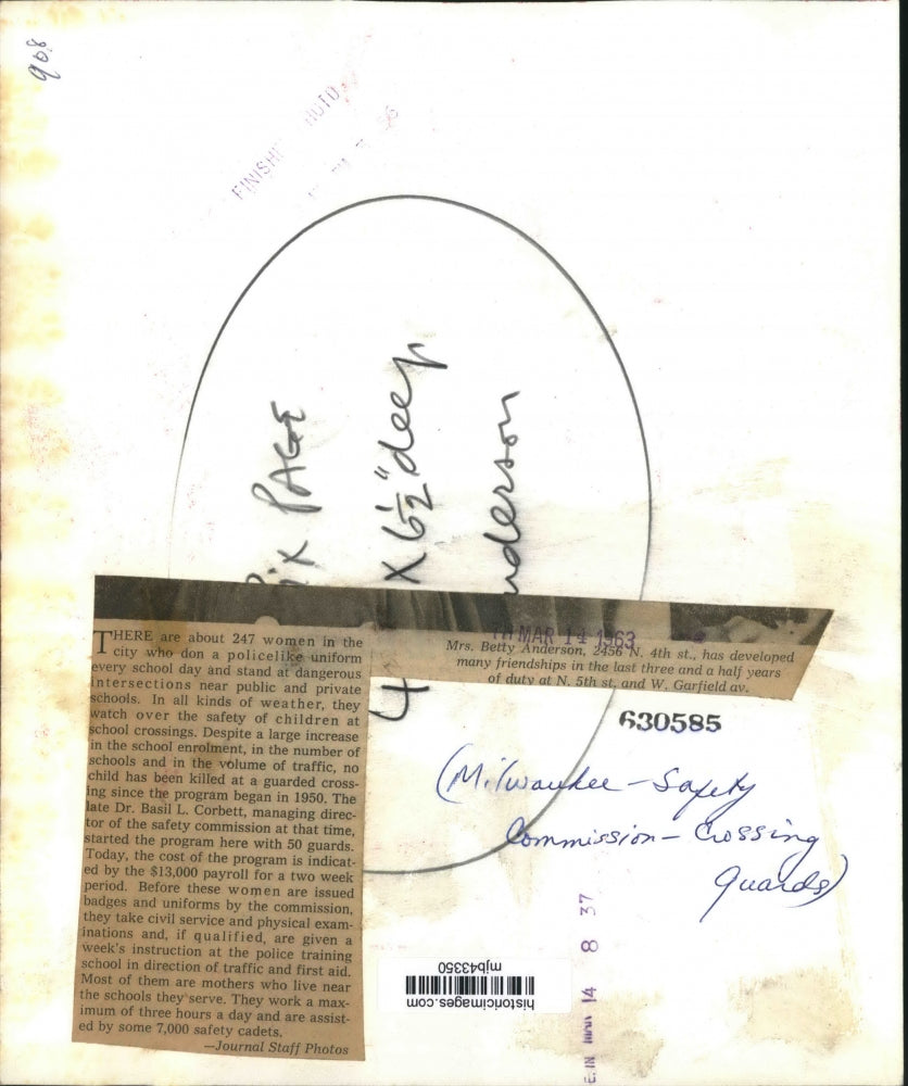 1963 Press Photo Mrs. Betty Anderson crossing guard with school children,