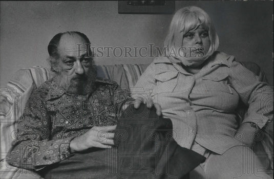 1975 Press Photo Jaqueline and Russell Carpenter claim; victimized by police.