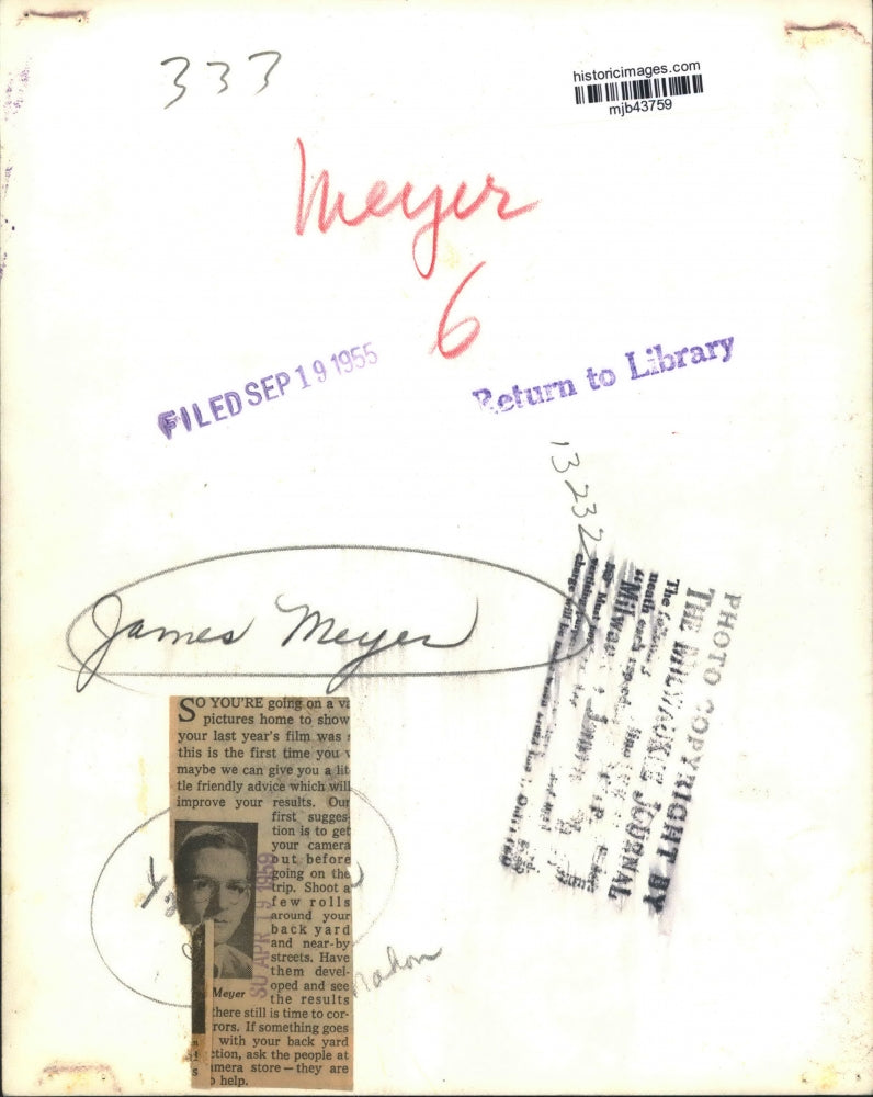 1955 Press Photo James Meyer offers advise on using a camera. - mjb43759