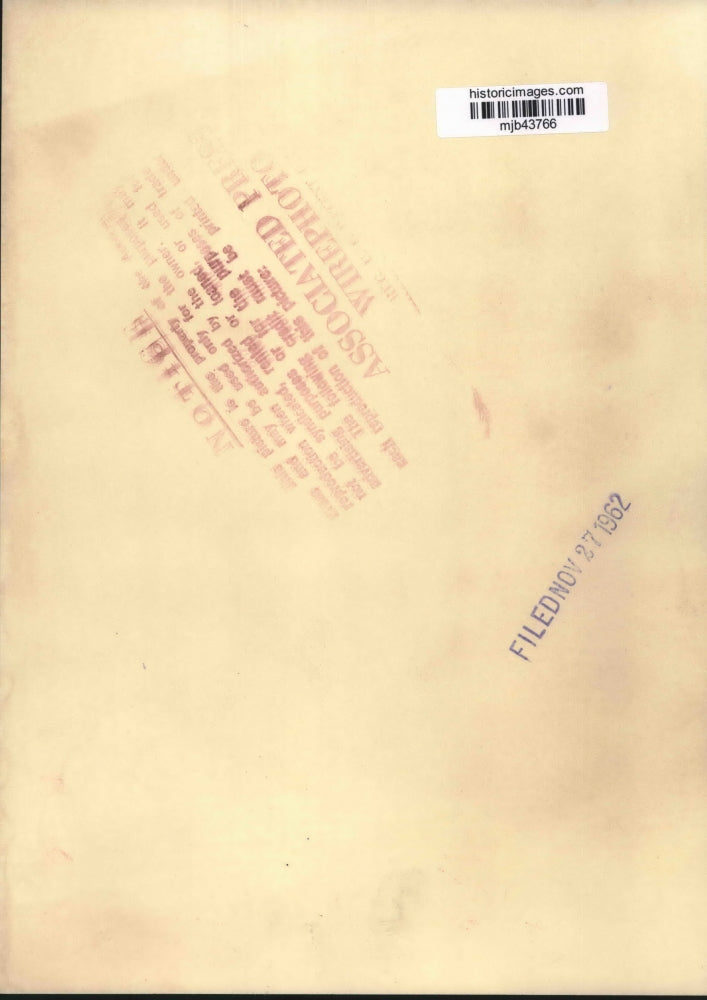 1962 Press Photo Dr. Alvar Wilska adjusting a electron microscope, Tucson, AZ