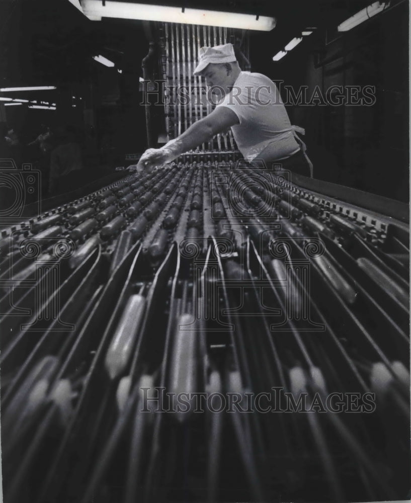 1978 Press Photo Oscar Mayer Co.'s Continuous Wiener Processor "Hot Dog Highway"