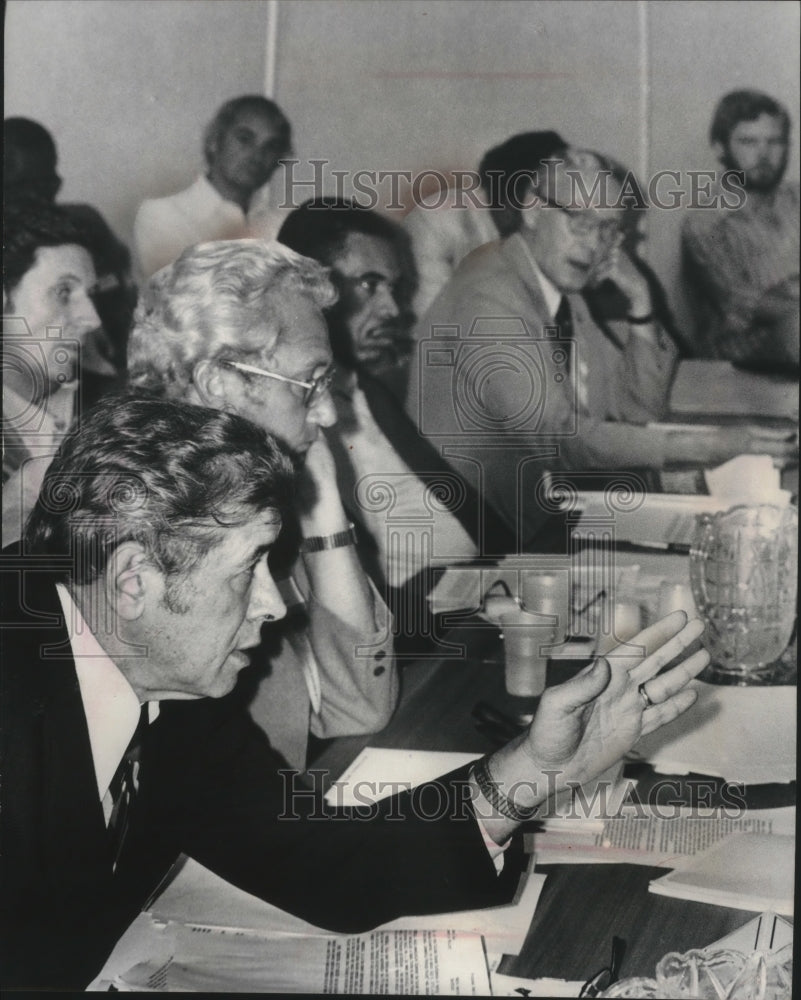 1976 Press Photo Mayor Maier and Mayor Moon Landrieu at US Conference of Mayors