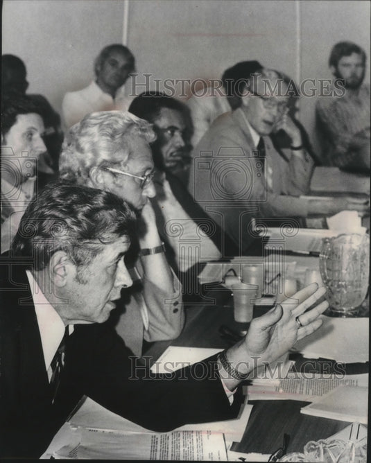 1976 Press Photo Mayor Maier and Mayor Moon Landrieu at US Conference of Mayors