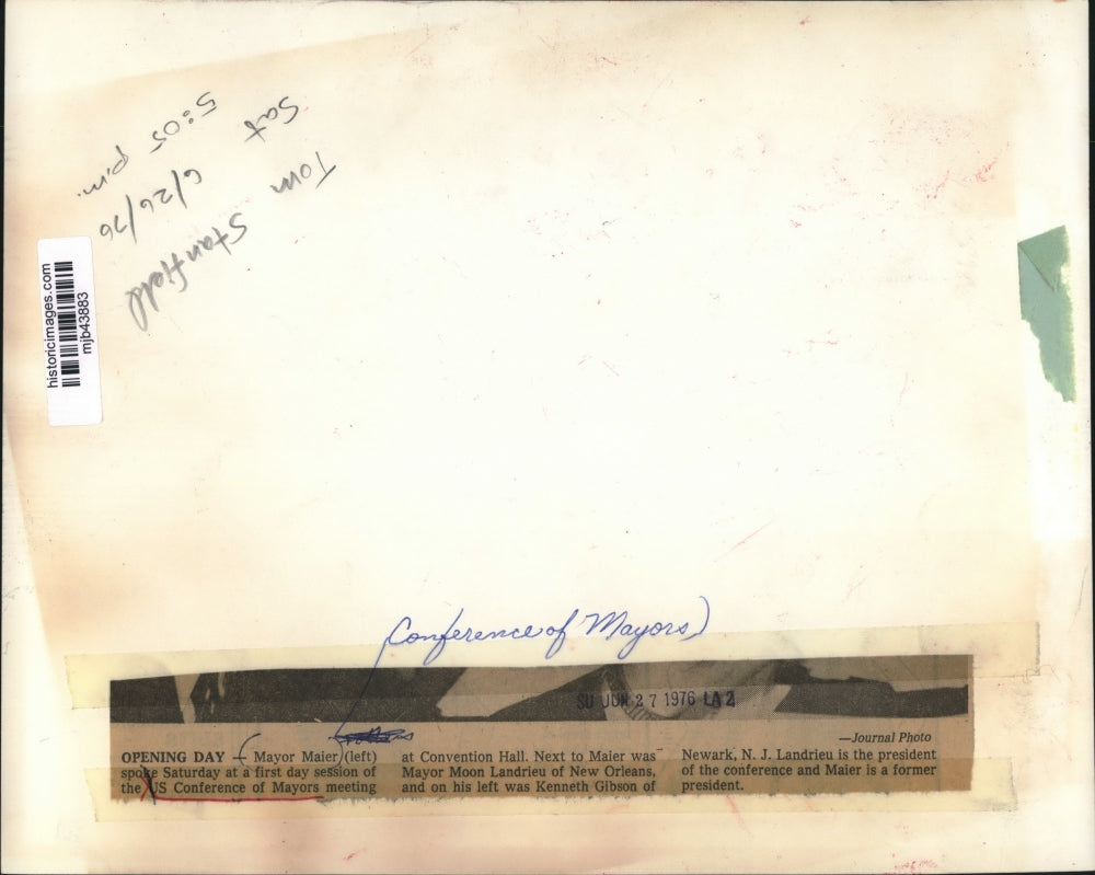 1976 Press Photo Mayor Maier and Mayor Moon Landrieu at US Conference of Mayors