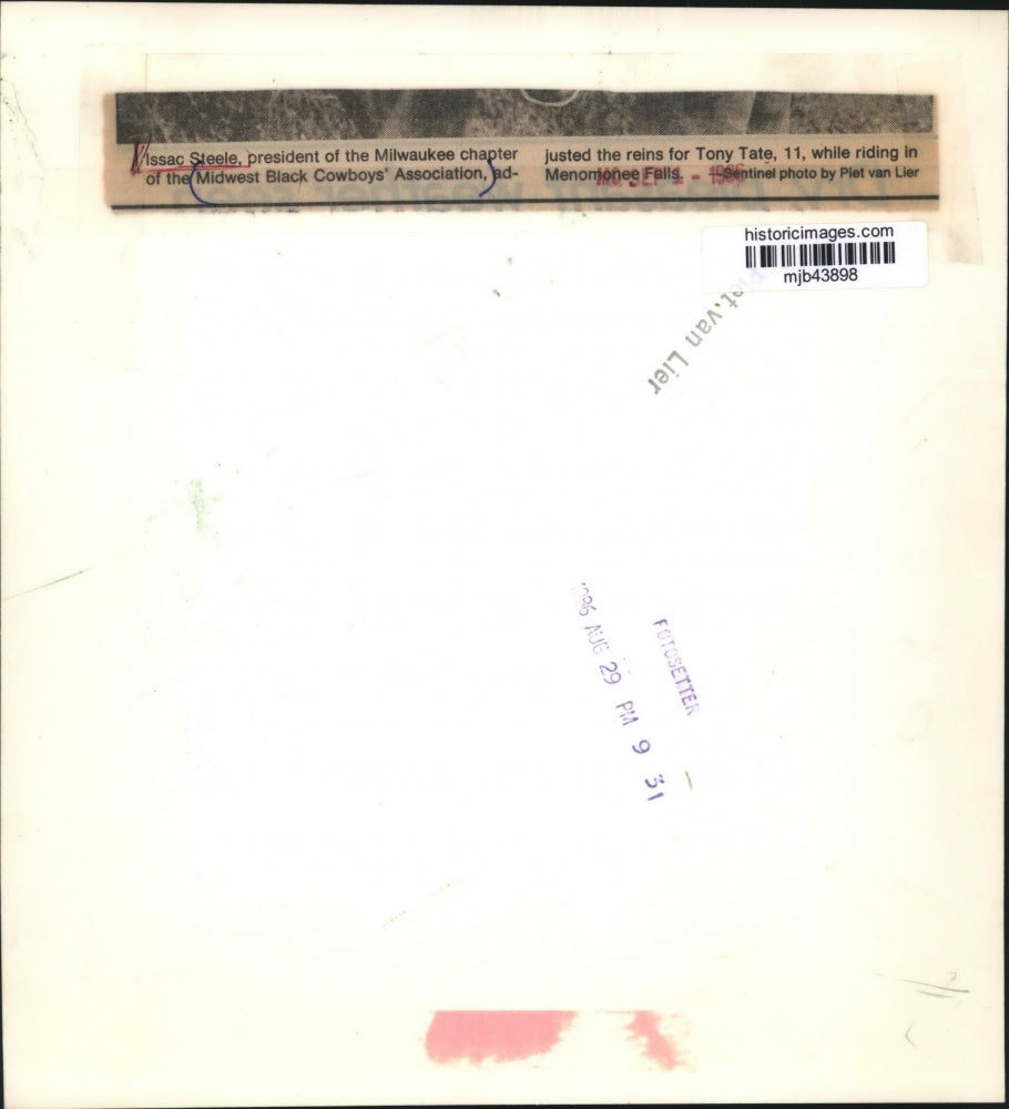 1986 Press Photo Cowboy Issac Steele teaches Tony Tate how to adjust reins