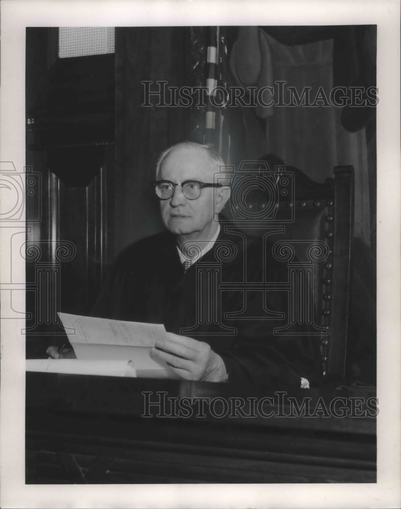 1960 Press Photo Civil Judge Thaddeus J. Pruss, dean of Milwaukee&#39;s judges.- Historic Images