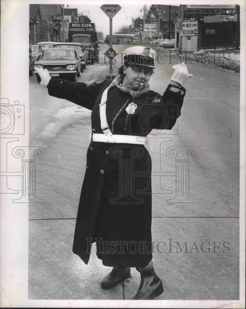 1963 Press Photo Mrs. Dolores Grivetz a Milwaukee Crossing Guard - mjb43977- Historic Images