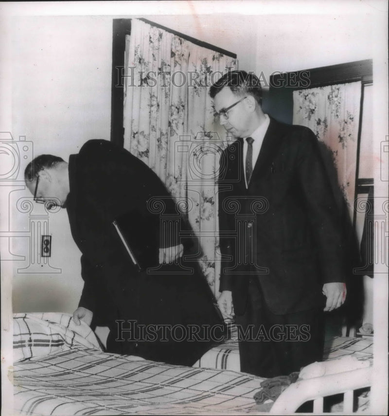 Load image into Gallery viewer, 1962 Press Photo Governor Reynolds and Arthur Gerg, inspect child center, Sparta
