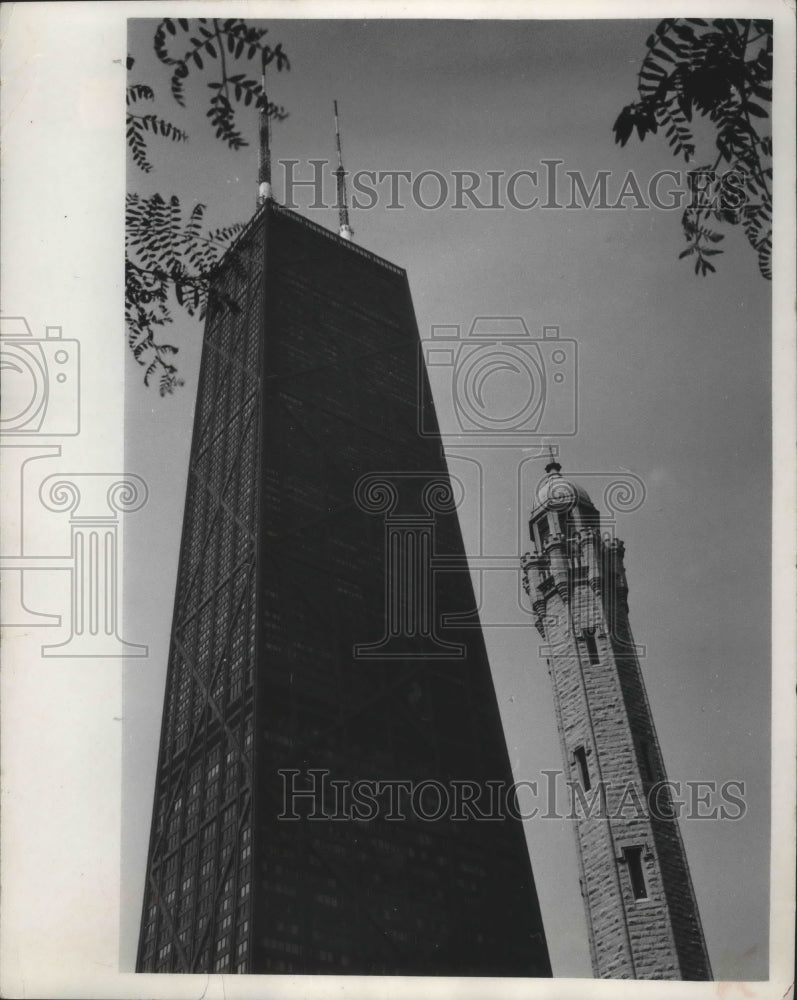 1972 Press Photo Old water tower & the Hancock Building in Chicago, Illinois