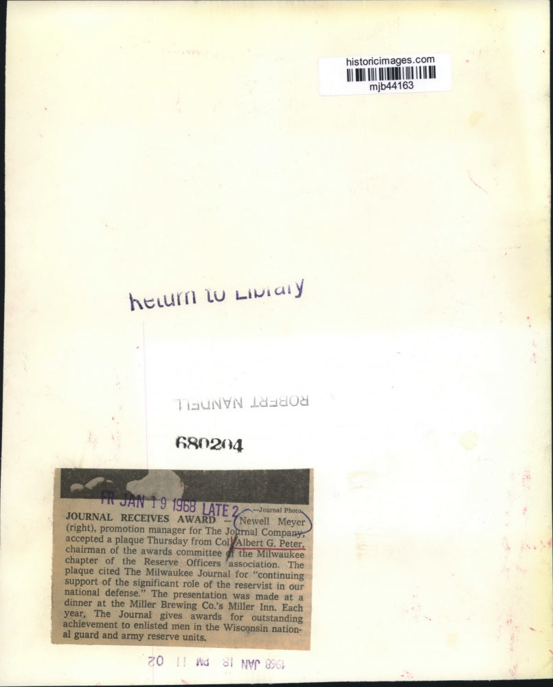 1968 Press Photo Manager Newell Meyer Accepts Award for The Milwaukee Journal