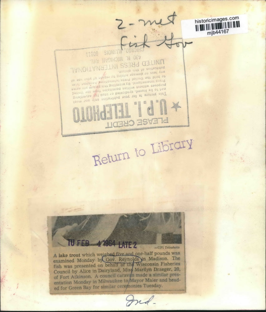 1964 Press Photo Gov. Reynolds is presented with lake trout, Madison Wisconsin