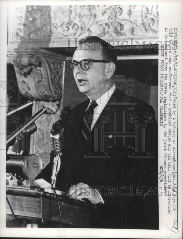 1963 Press Photo Governor John Reynolds at press conference, Madison, Wisconsin- Historic Images