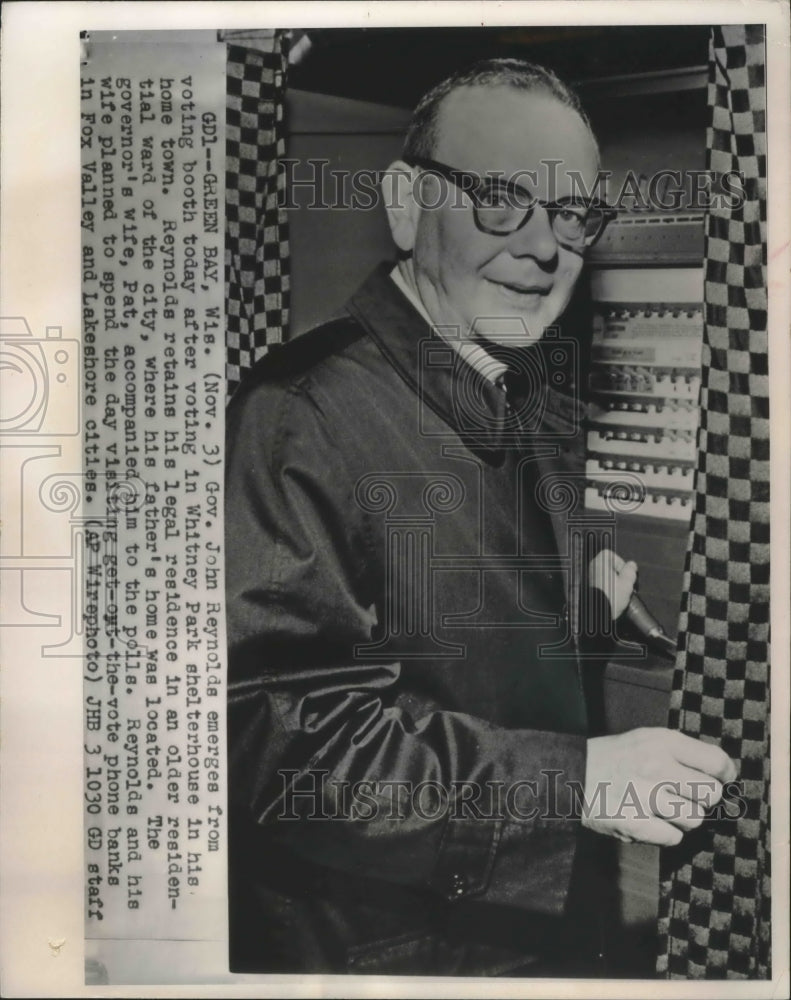 1964 Press Photo John Reynolds Wisconsin Governor Voting in Green Bay, Wisconsin- Historic Images