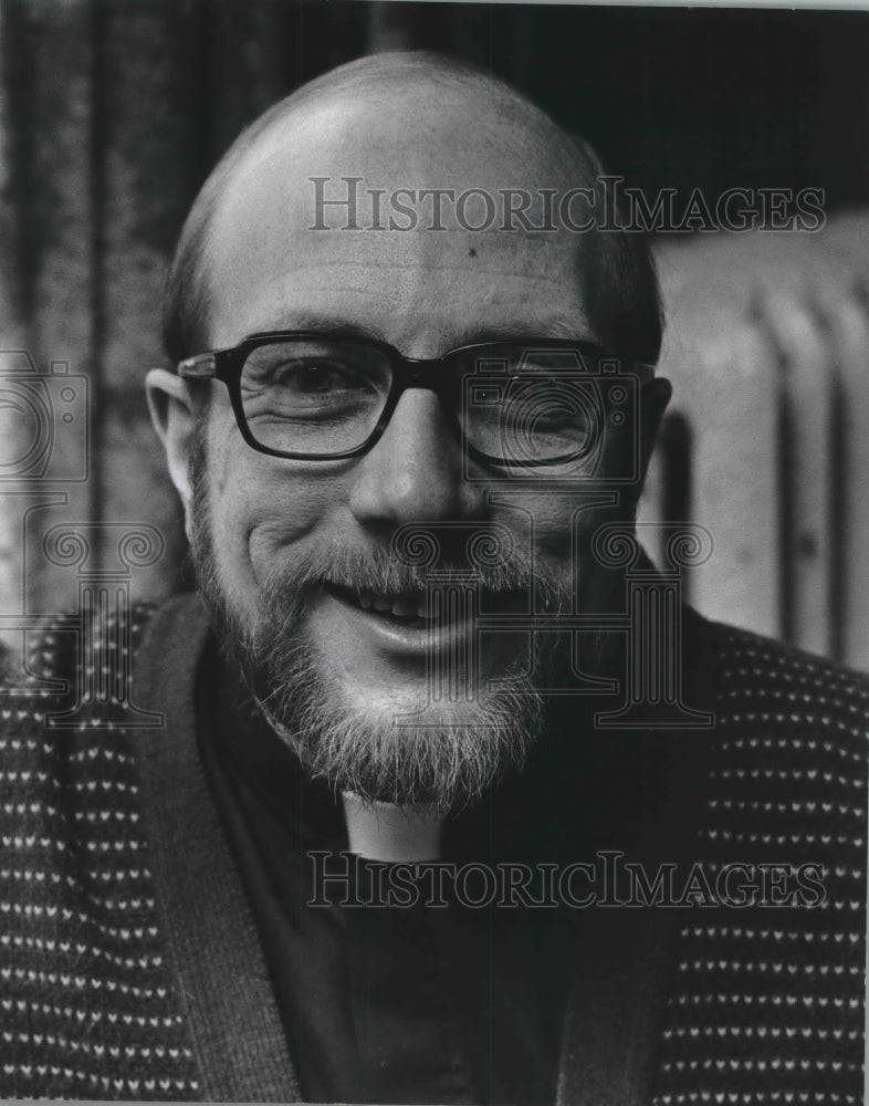 1976 Press Photo Father Kenneth Metz, University of Wisconsin-Madison