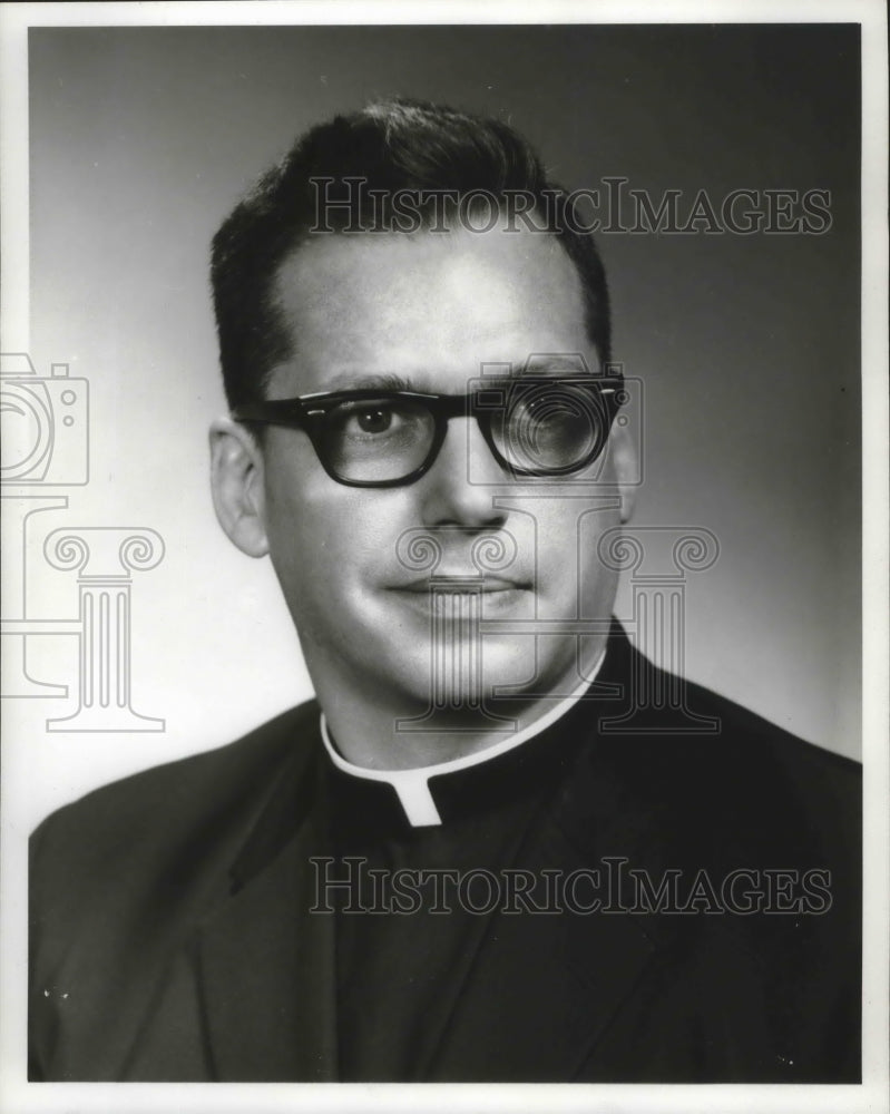 1967 Press Photo Reverend George C.L. Ross-St. Mark's Episcopal Church-Milwaukee