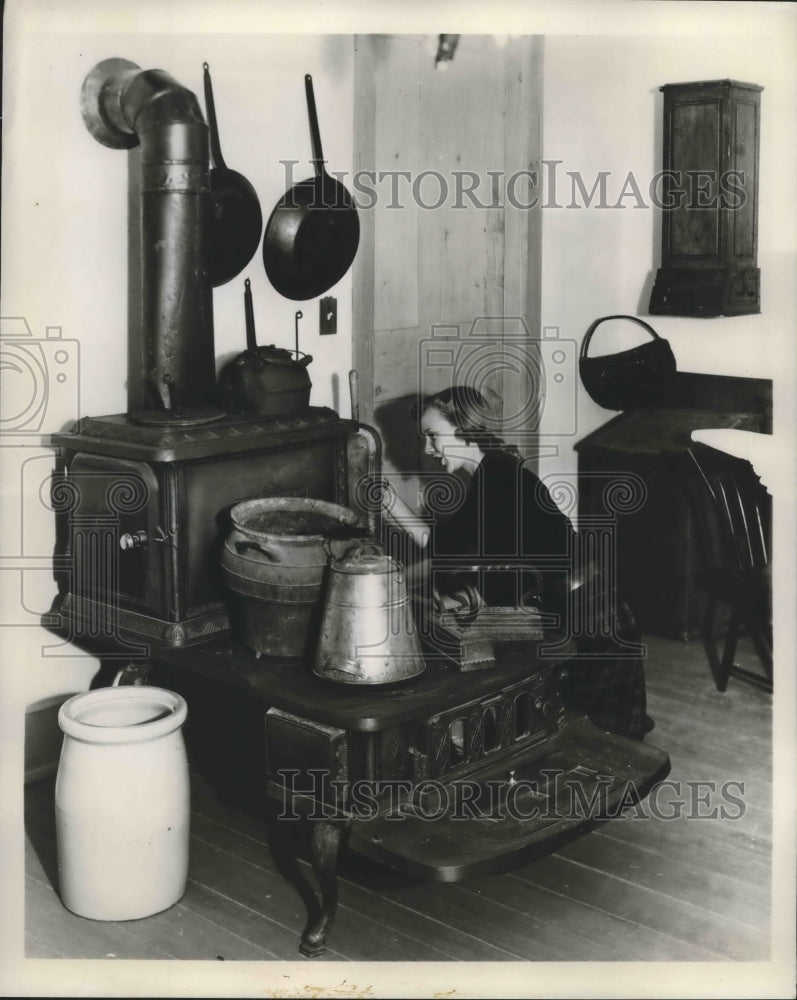 Load image into Gallery viewer, 1953 Press Photo Kitchen stove of 1800's used at Wade House, Greenbush, WI
