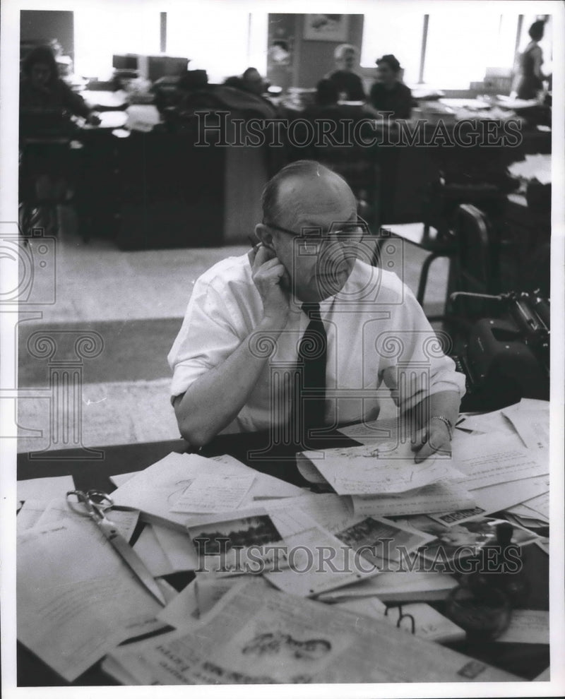 Load image into Gallery viewer, 1957 Press Photo Milwaukee Journal employee at his desk in Feature Department
