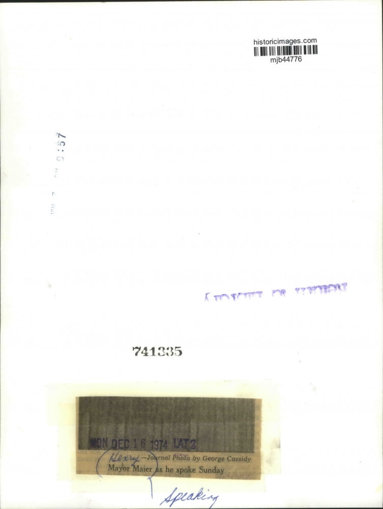 1974 Press Photo Milwaukee Mayor Henry Maier speaking at podium - mjb44776