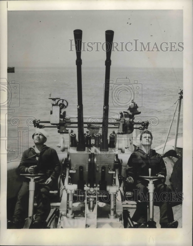 1942 Press Photo Mexican anti-aircraft gunners aboard Mexican warship- Historic Images