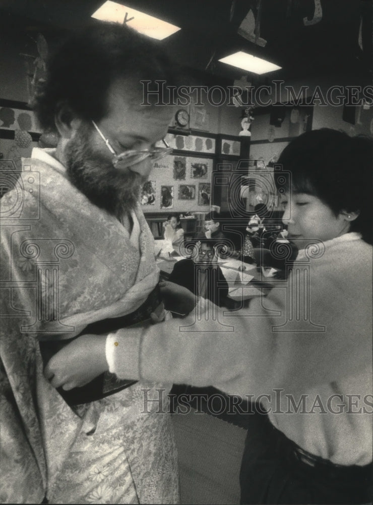 1992 Press Photo Golda Meir School celebrates cultural differences, Milwaukee- Historic Images