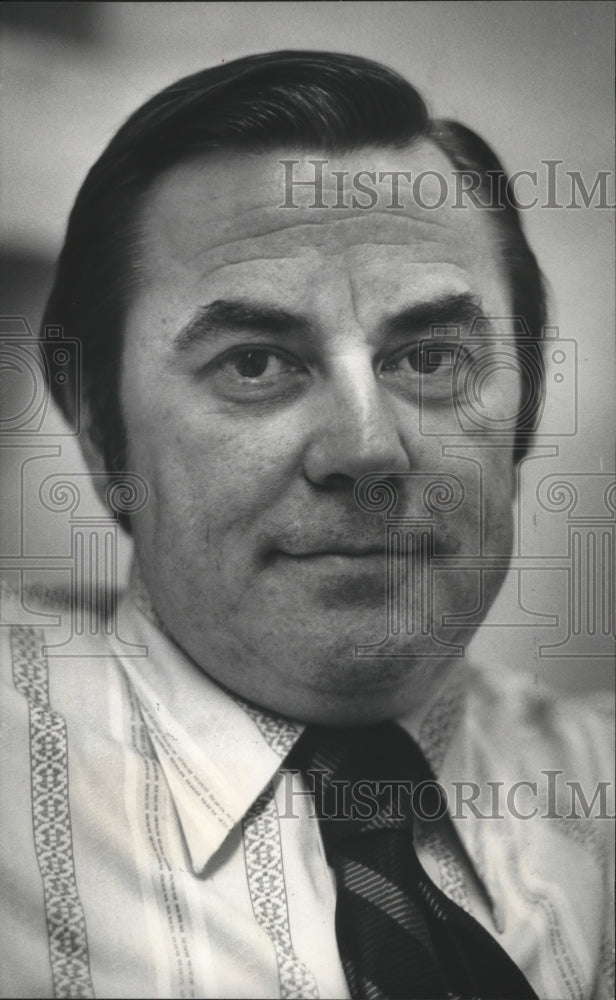 Load image into Gallery viewer, 1973 Press Photo Arthur M. Greve, loan specialist small Business Administration.
