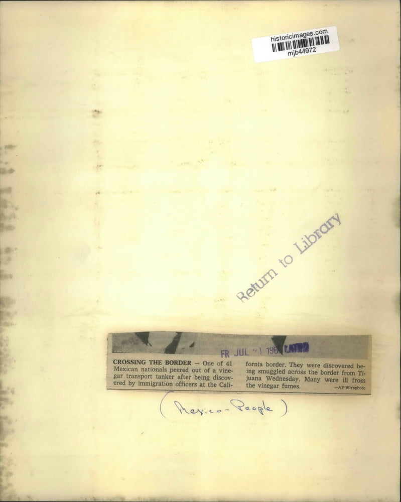 1967 Press Photo Immigration officer Raymond Smith discovers smuggled alien