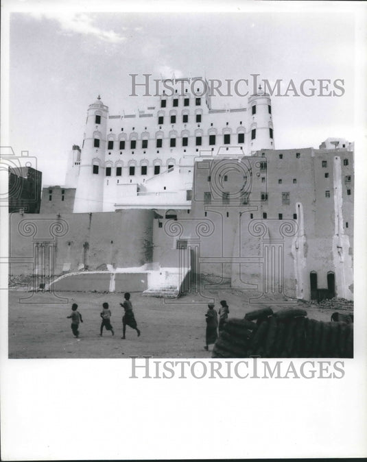 1965 Press Photo Sultan's palace in town of Sayun, Hadhramaut. - mjb45064- Historic Images