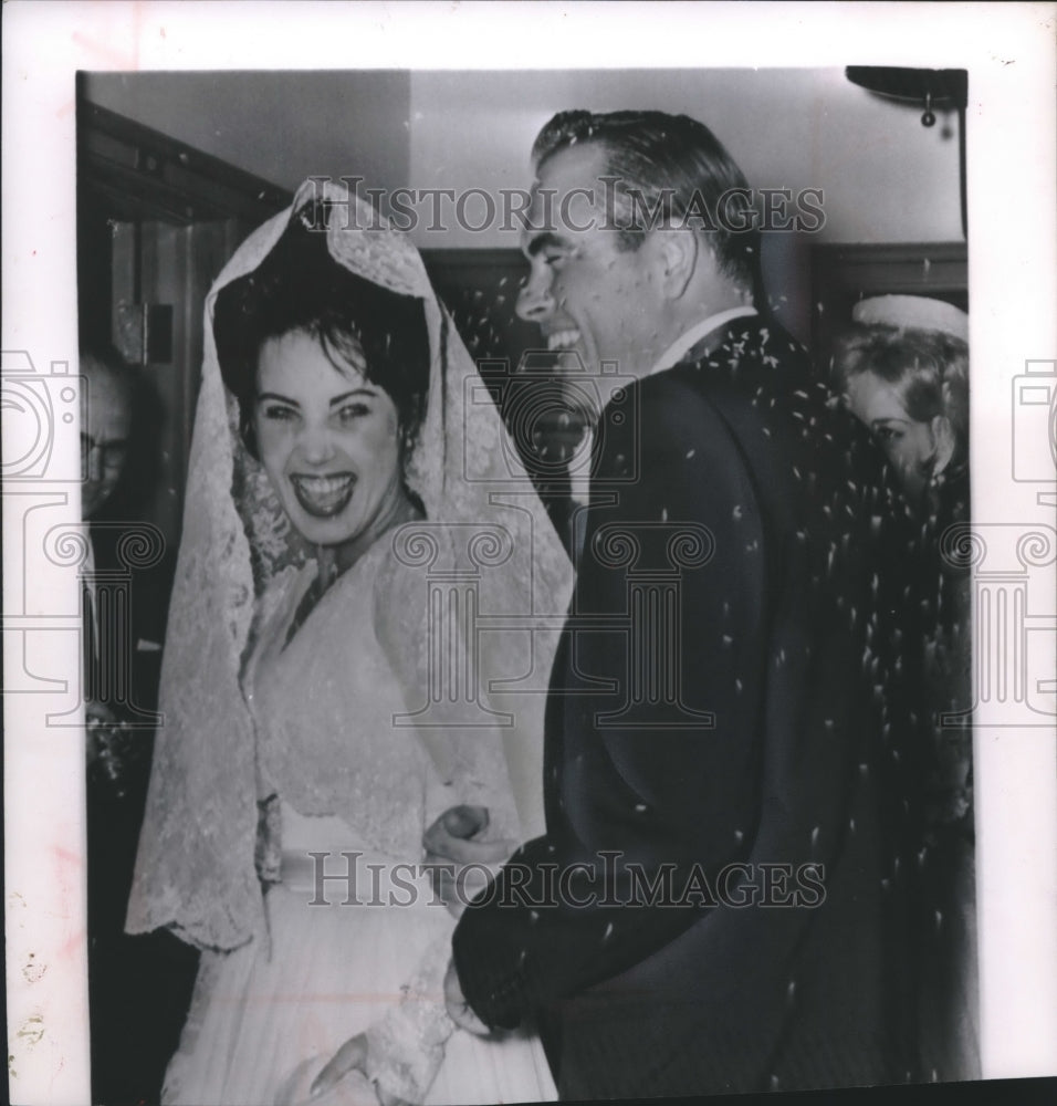 1961 Press Photo Cathy Crosby and Texas oilman, Edwin Gilbert wed in Houston, TX- Historic Images