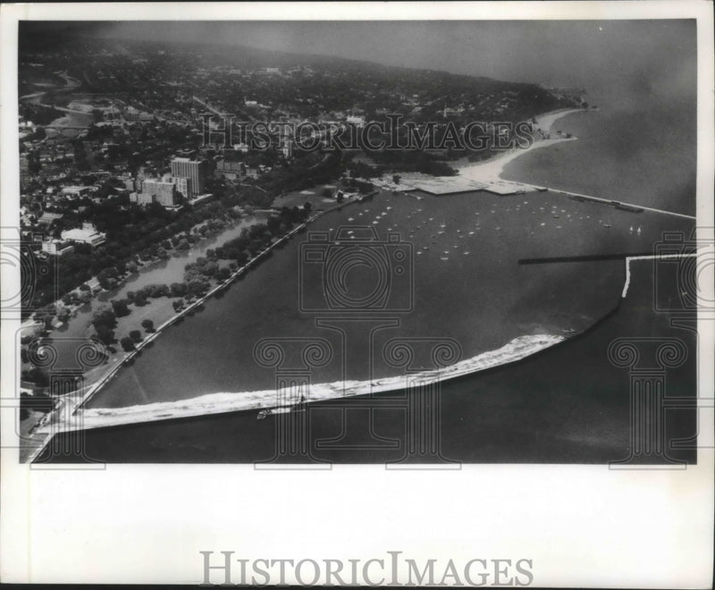 Load image into Gallery viewer, 1964 Press Photo Construction on the McKinley Marina in Milwaukee - mjb45704
