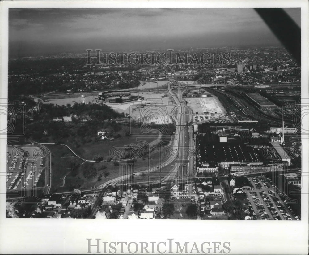 1969 Press Photo The oldest freeway section in Milwaukee to be rebuilt- Historic Images